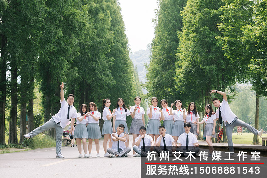 1630151166876457.jpg 在校園的道路上進(jìn)行集體拍攝