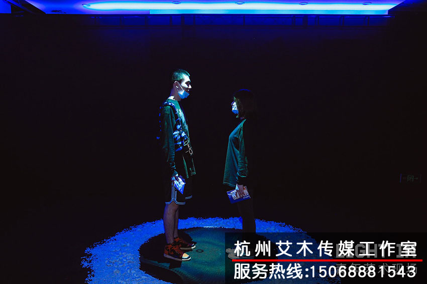 打在人身上的一種光影藝術效果