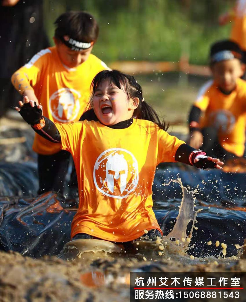 1630935758311999.jpg 斯巴魯兒童賽現場大家都在認真對待拍攝