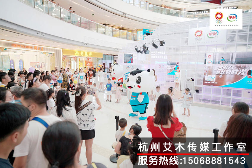 伊利展會活動現場人員拍攝