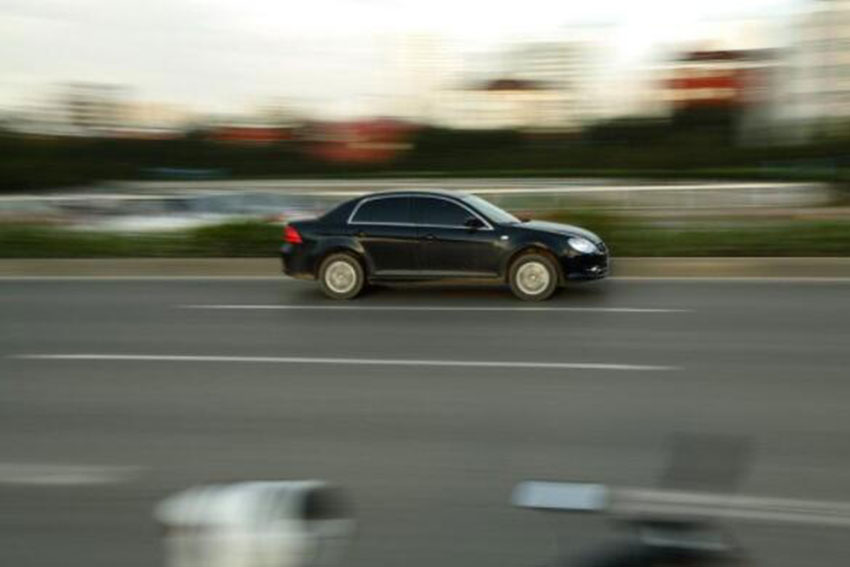 1648980025301959.jpg 艾米傳媒手機攝影創意技巧慢門跟著焦點拍大片